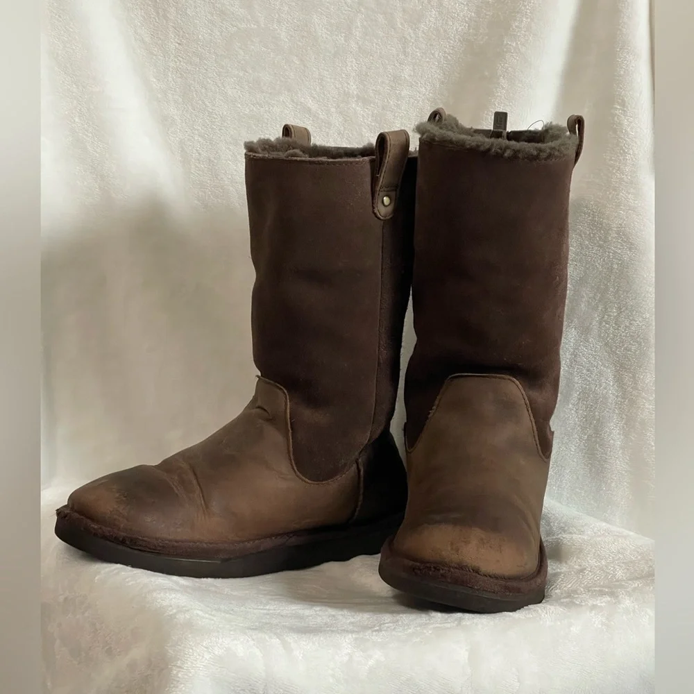 Ugg boots size 5 zip up back brown